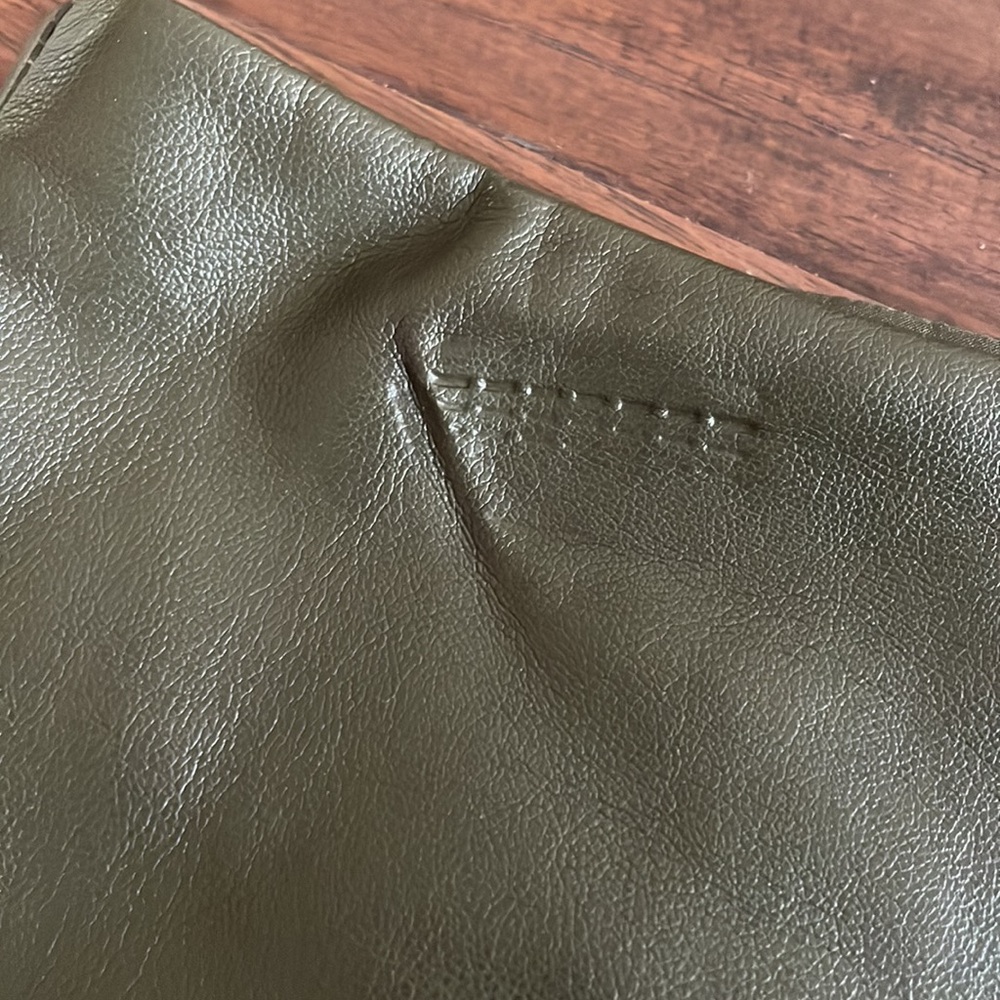 Eva Mendez faux leather skirt - Picture 4 of 5